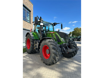 Farm tractor FENDT 724 Vario