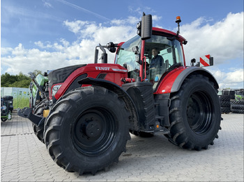 Farm tractor FENDT 724 Vario