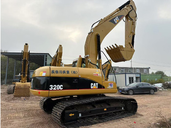 Crawler excavator CAT 320CL: picture 3