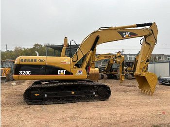 Crawler excavator CAT 320CL: picture 2