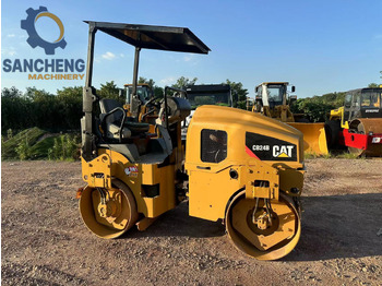 Roller CATERPILLAR CB24B
