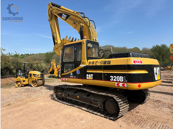Crawler excavator CATERPILLAR 320BL: picture 2