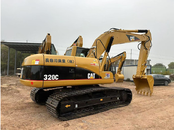 Crawler excavator CATERPILLAR 320C: picture 2