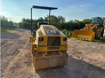 Roller CATERPILLAR CB24B: picture 5