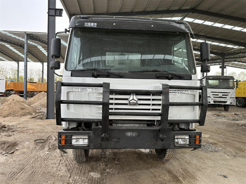 Tipper for transportation of silos SINOTRUK HOWO 371 Dump Truck: picture 2