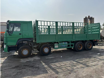 Dropside/ Flatbed truck for transportation of bulk materials SINOTRUK HOWO 420hp 8x4 fence truck: picture 2 Dropside/ Flatbed truck for transportation of bulk materials SINOTRUK HOWO 420hp 8x4 fence truck: picture 2