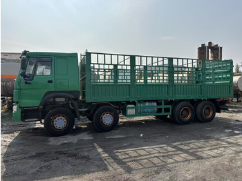 Dropside/ Flatbed truck for transportation of bulk materials SINOTRUK HOWO 420hp 8x4 fence truck: picture 3 Dropside/ Flatbed truck for transportation of bulk materials SINOTRUK HOWO 420hp 8x4 fence truck: picture 3