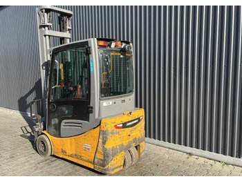 Electric forklift Jungheinrich EFG220: picture 3