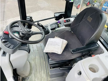 Wheel loader Caterpillar 908H: picture 4