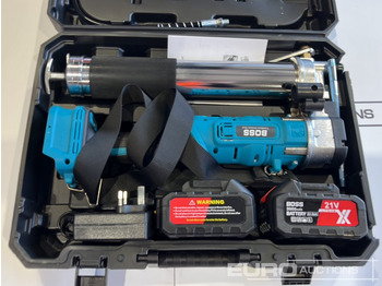 Construction equipment Boss 21 Volt Lithium Battery Cordless Grease Gun, 2 Batteries, Charger, Case, Shoulder Strap, Extension Pieces and Fittings: picture 4