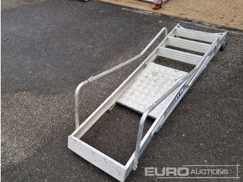 Construction equipment Lyte 4 Tread Aluminium Podium Step Ladder: picture 5
