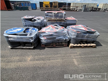 Construction equipment Pallet of Road Signs (7 of), Pallet of Driveway Boards (2 of): picture 4