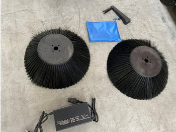 New Road sweeper Daewoo DAS80 Zit: picture 5