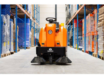 New Road sweeper Daewoo DAS80 Zit: picture 3