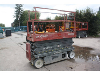 Scissor lift SKYJACK