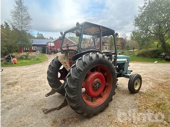Farm tractor FORD 4000: picture 3