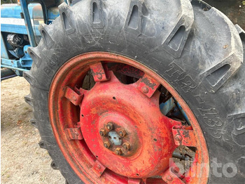 Farm tractor FORD 4000: picture 5