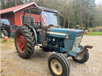 Farm tractor FORD 4000: picture 2