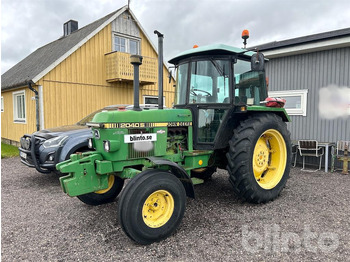 Farm tractor JOHN DEERE 2040