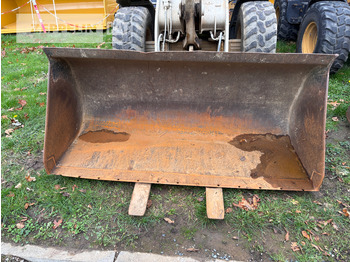 Wheel loader Cat 908H: picture 5