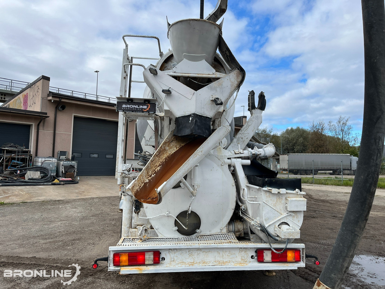 Concrete mixer truck 2004 MERCEDES-BENZ ACTROS 3241K 8X4/4 PUMI: picture 11