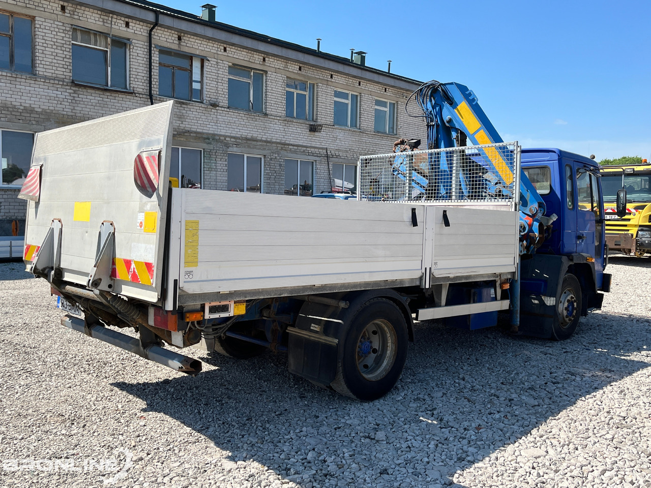 VOLVO FL611 + Palfinger PK 8200 - Dropside/ Flatbed truck, Crane truck: picture 5 VOLVO FL611 + Palfinger PK 8200 - Dropside/ Flatbed truck, Crane truck: picture 5