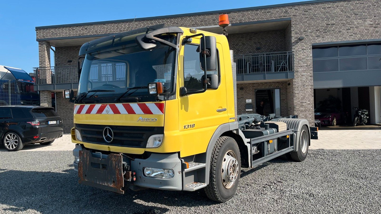 Mercedes-Benz 1318 1218 Abrollkipper Mercedes-Benz 1318 1218 Abrollkipper - Hook lift truck: picture 2 Mercedes-Benz 1318 1218 Abrollkipper Mercedes-Benz 1318 1218 Abrollkipper - Hook lift truck: picture 2