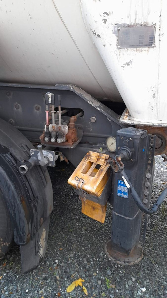 Silo semi-trailer Spitzer SK 2753 CAL 53m³ Kippsilo: picture 16