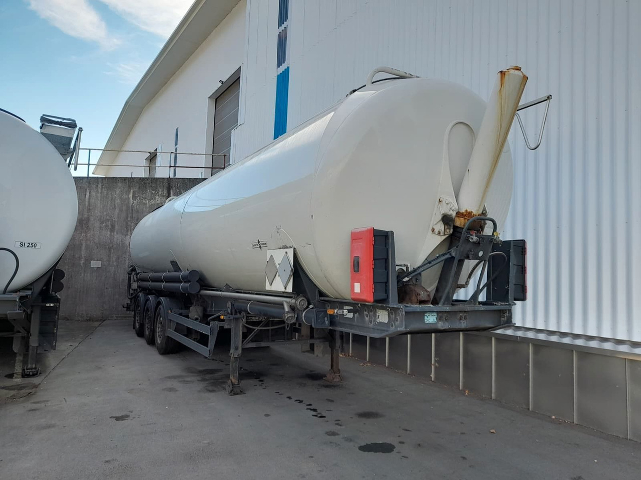 Spitzer SK 2760 CAL GGVS 60m³ Kippsilo - Silo semi-trailer: picture 1 Spitzer SK 2760 CAL GGVS 60m³ Kippsilo - Silo semi-trailer: picture 1
