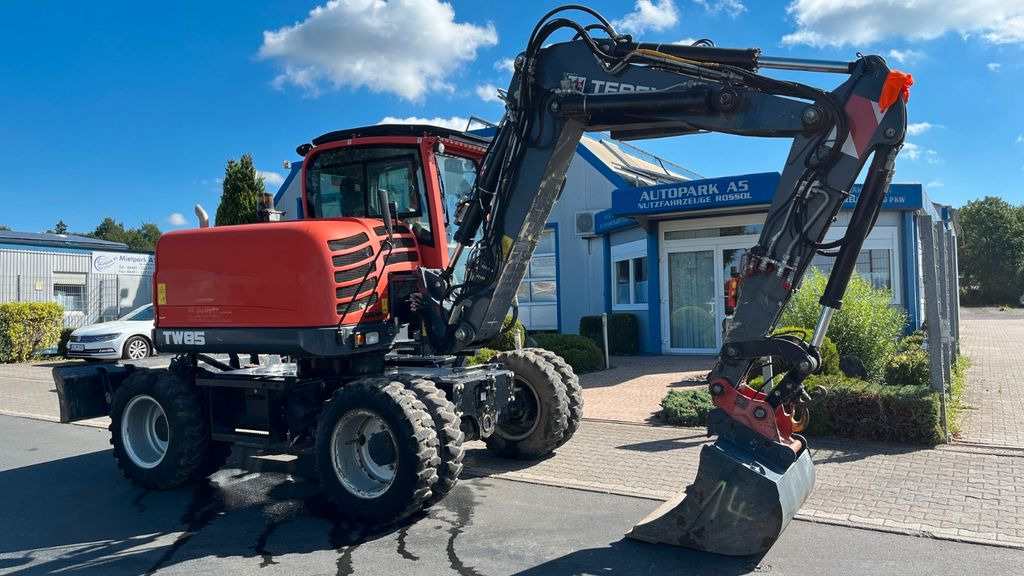 Terex TW85 Mobilbagger 8600 Kg Verstellausleger Terex TW85 Mobilbagger 8600 Kg Verstellausleger - Wheel excavator: picture 1 Terex TW85 Mobilbagger 8600 Kg Verstellausleger Terex TW85 Mobilbagger 8600 Kg Verstellausleger - Wheel excavator: picture 1