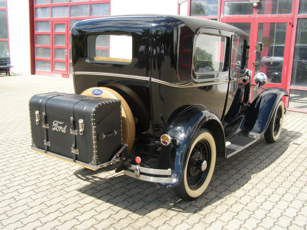 Ford MODELL A / TUDOR + H-Kennzeichen - Sedan: picture 2 Ford MODELL A / TUDOR + H-Kennzeichen - Sedan: picture 2