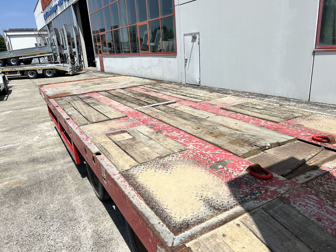 3 Achs Tiefladeranhänger mit gerader Ladefläche - Low loader trailer: picture 4 3 Achs Tiefladeranhänger mit gerader Ladefläche - Low loader trailer: picture 4