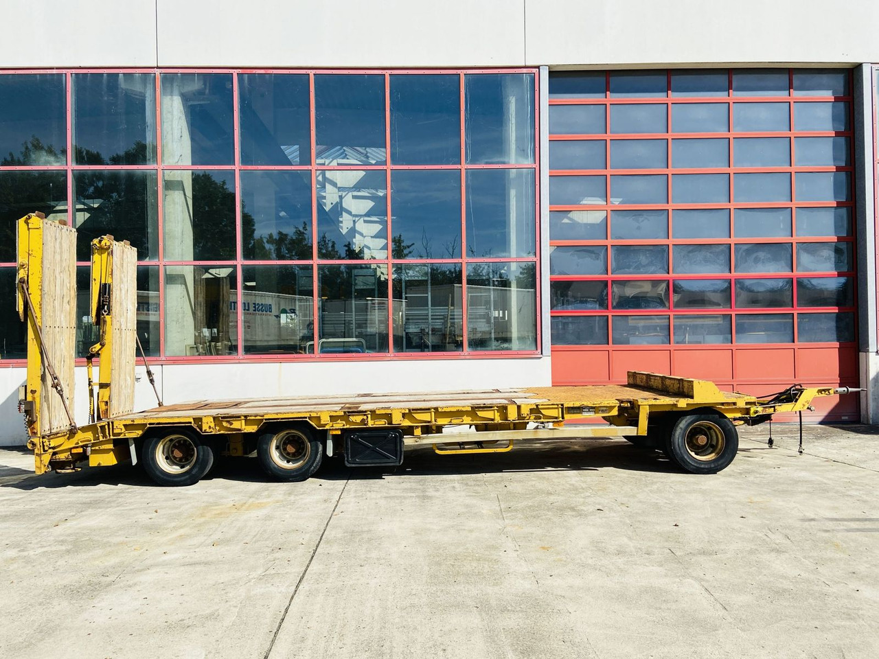 Goldhofer 3 Achs Tiefladeranhänger - Low loader trailer: picture 1 Goldhofer 3 Achs Tiefladeranhänger - Low loader trailer: picture 1