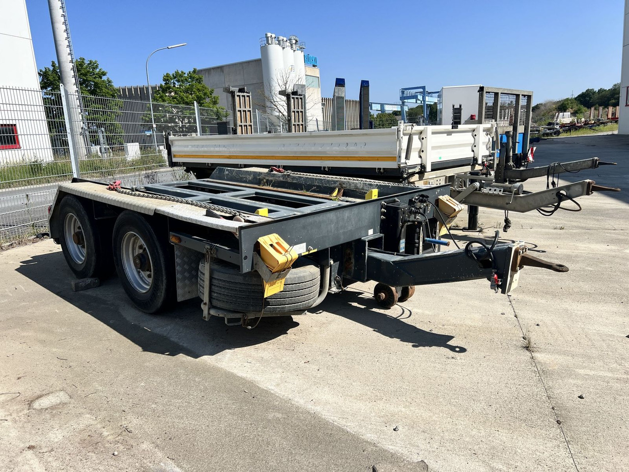 Hüffermann Tandem- Absetzmuldenanhänger - Roll-off/ Skip trailer: picture 2 Hüffermann Tandem- Absetzmuldenanhänger - Roll-off/ Skip trailer: picture 2