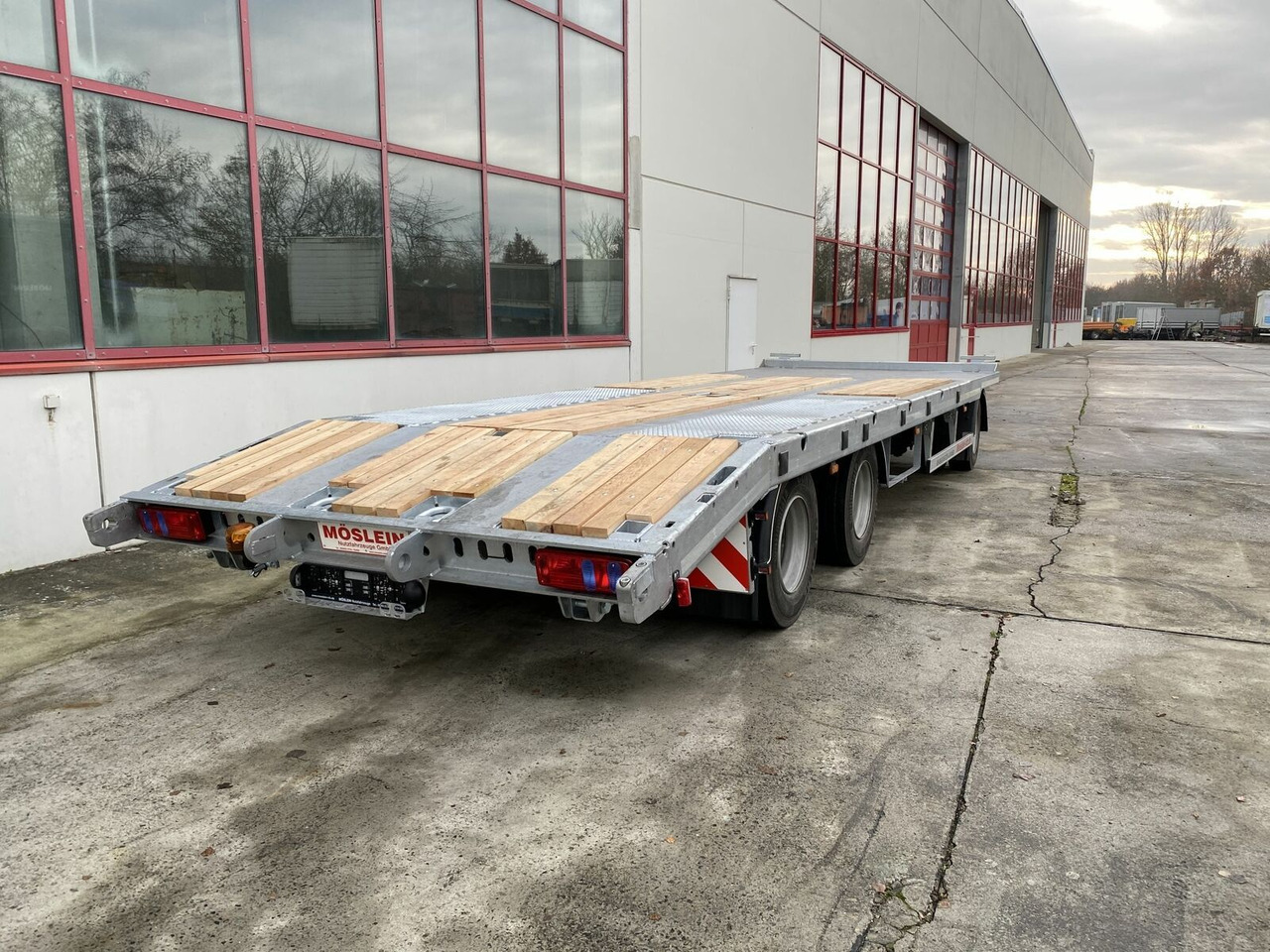 Low loader trailer Möslein  3 Achs Tieflader gerader Ladefläche 9 m, Neufah: picture 6