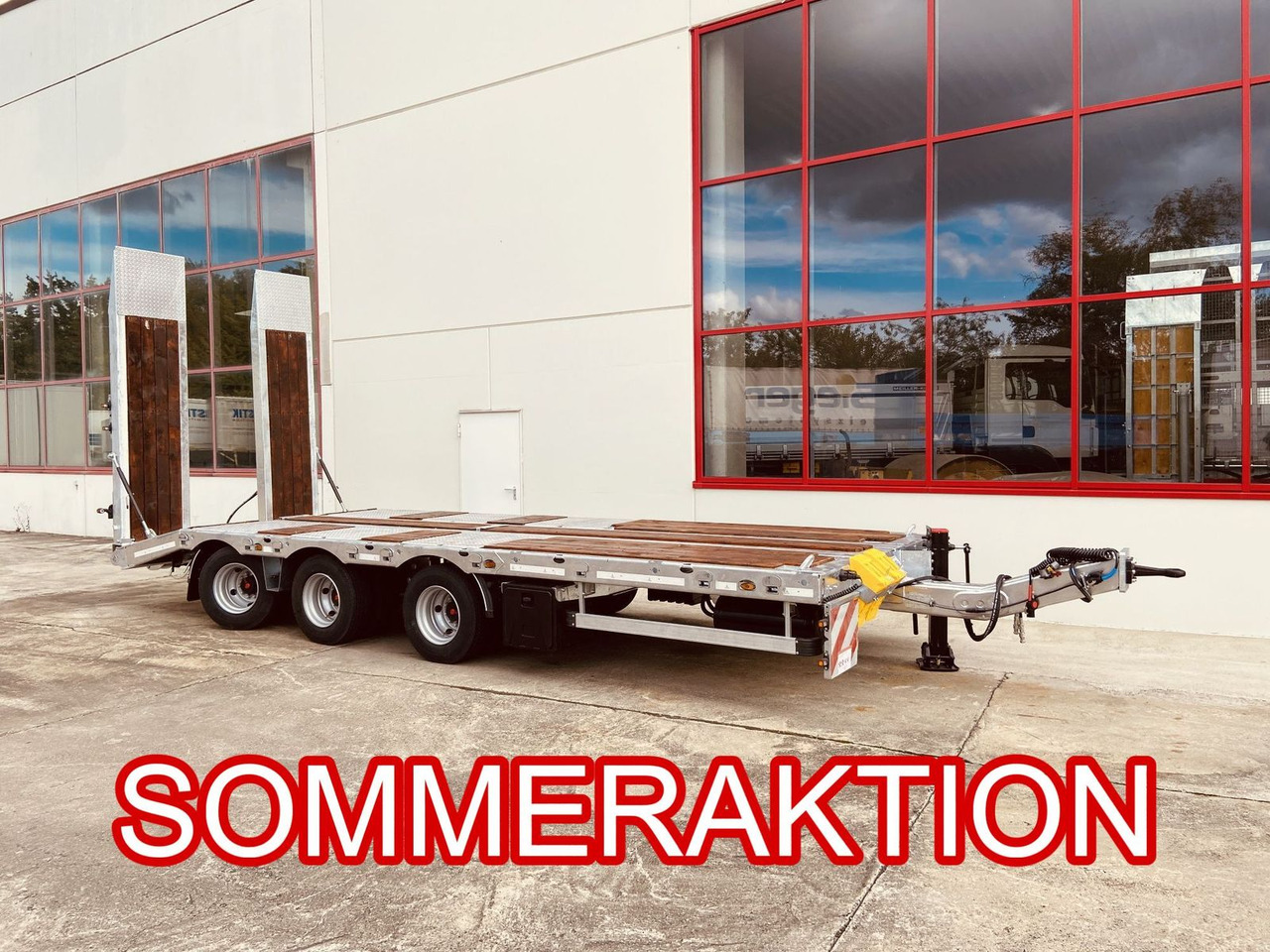 Low loader trailer Möslein  31 t Tridem- Tieflader 3 Achs, 8 m LadeflächeNe: picture 1