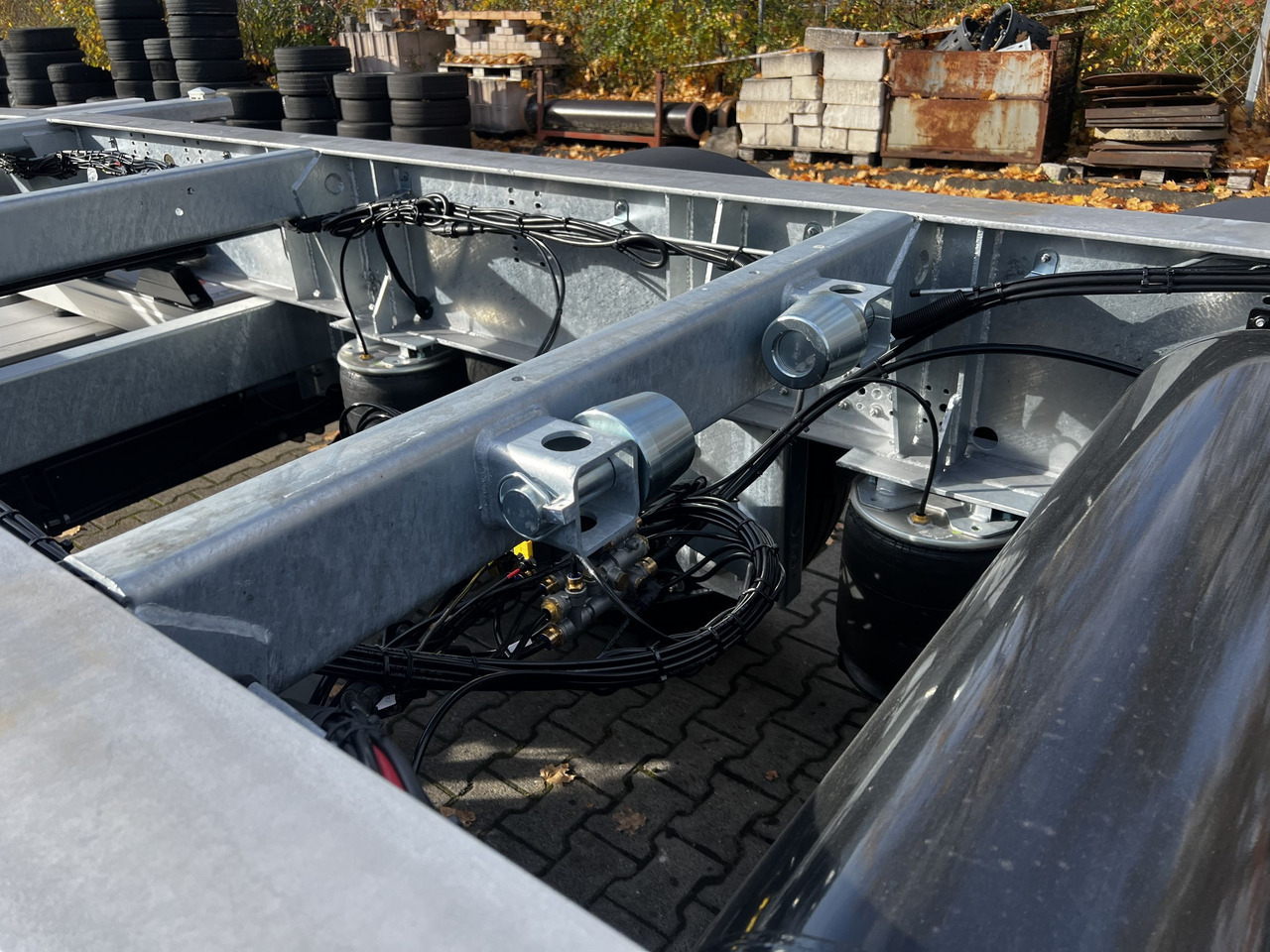 New Container transporter/ Swap body trailer Möslein BDF  Tandem- BDF- Wechselanhänger mit Ladebordwand: picture 6