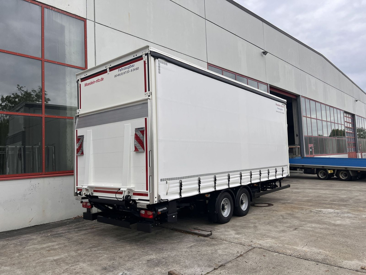 Möslein Planenanhänger, Ladebordwand + Durchladbar neuw - Curtainsider trailer: picture 2 Möslein Planenanhänger, Ladebordwand + Durchladbar neuw - Curtainsider trailer: picture 2