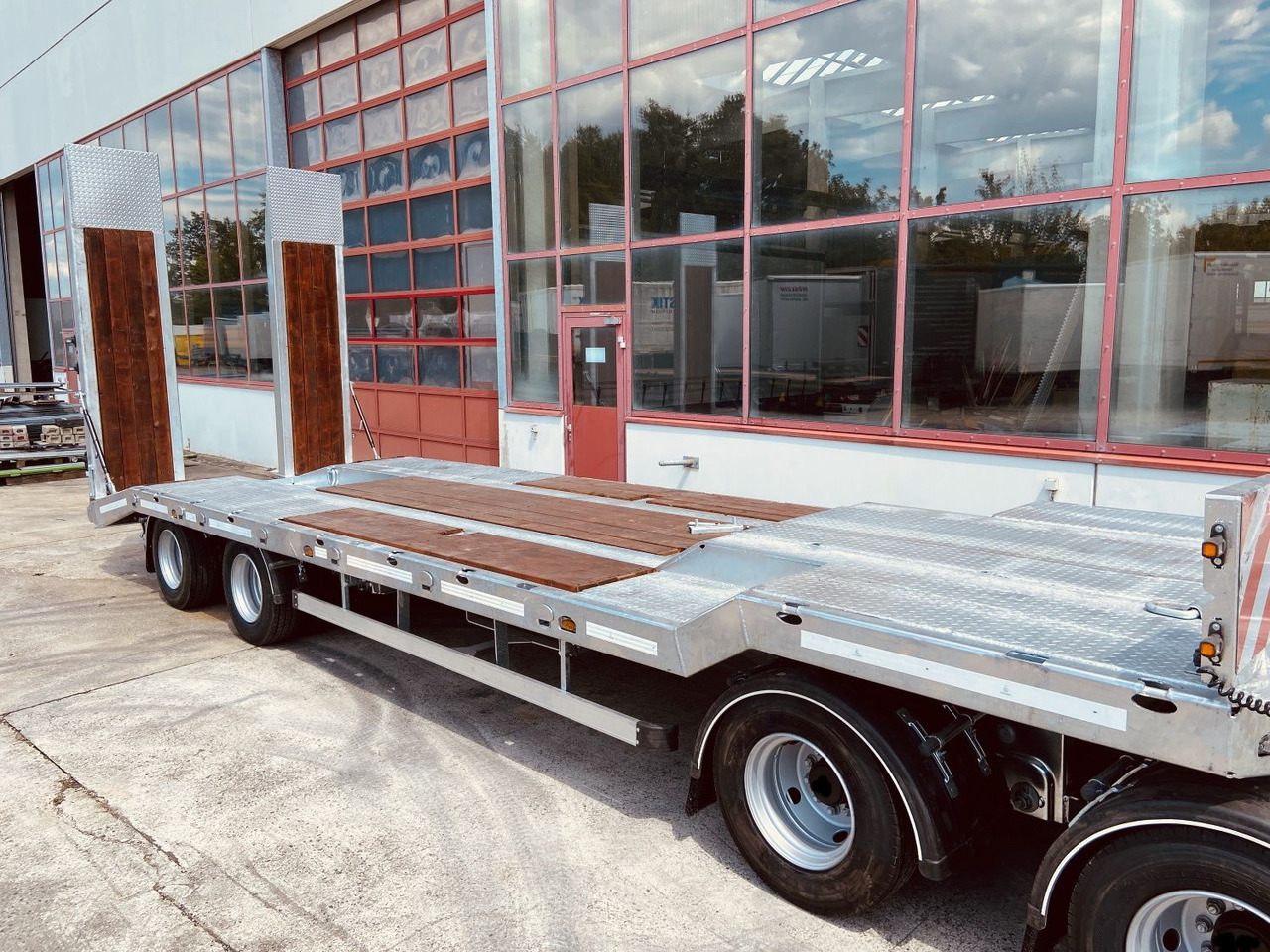 New Low loader trailer for transportation of heavy machinery Möslein T 4 VB F  4 Achs Tieflader- Anhänger, Neufahrzeug: picture 7