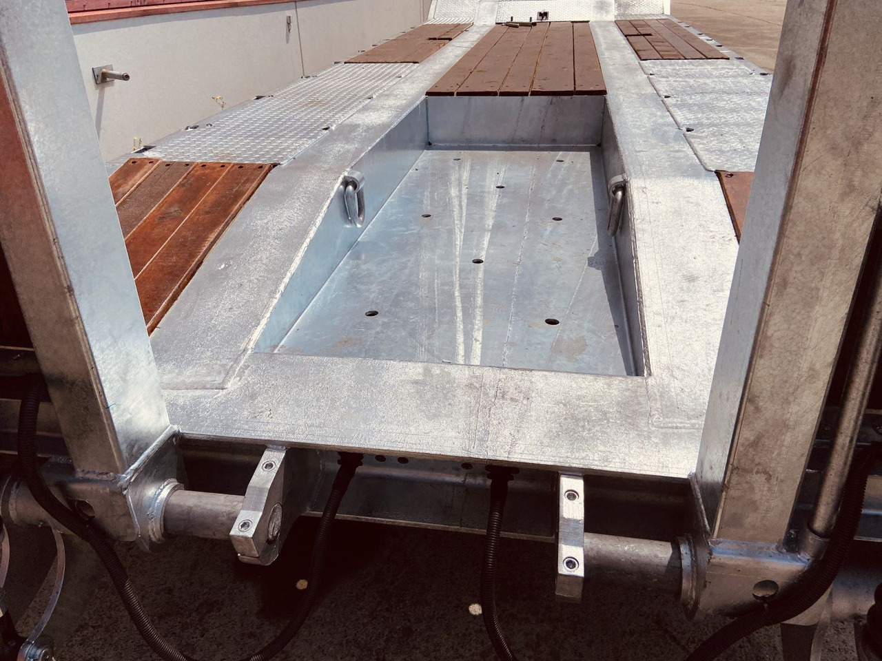 New Low loader trailer for transportation of heavy machinery Möslein T 4 VB F  4 Achs Tieflader- Anhänger, Neufahrzeug: picture 8