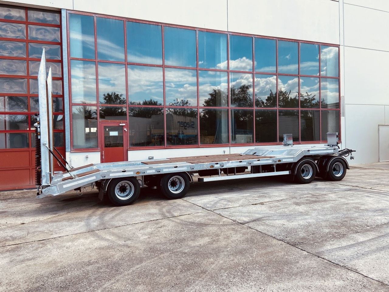 New Low loader trailer for transportation of heavy machinery Möslein T 4 VB F  4 Achs Tieflader- Anhänger, Neufahrzeug: picture 10