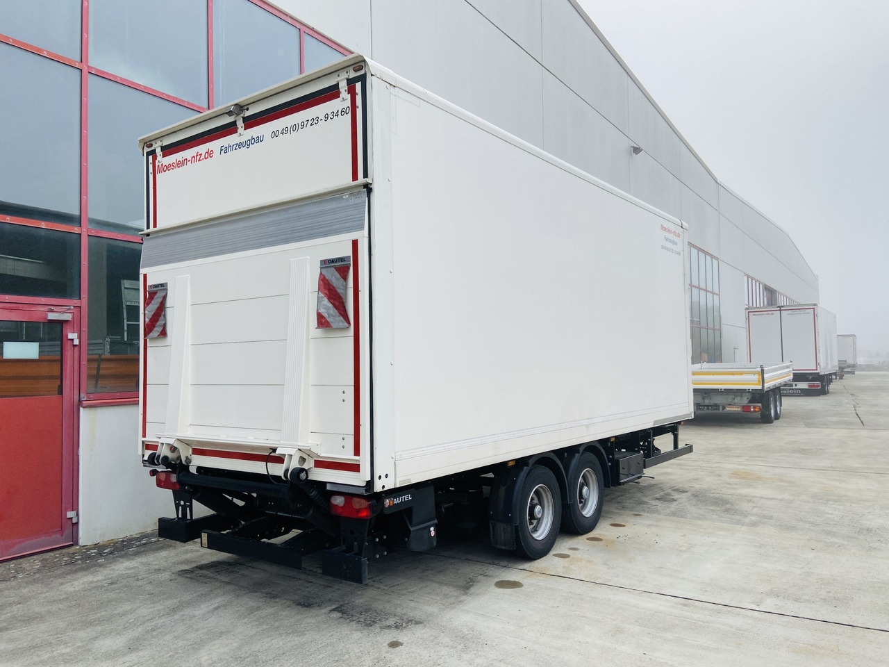 Möslein TKO 105 DL Schwebheim Tandem Koffer, Ladebordwand 1,5 t + Durchladbar-- Wenig Benutzt -- - Closed box trailer: picture 5 Möslein TKO 105 DL Schwebheim Tandem Koffer, Ladebordwand 1,5 t + Durchladbar-- Wenig Benutzt -- - Closed box trailer: picture 5