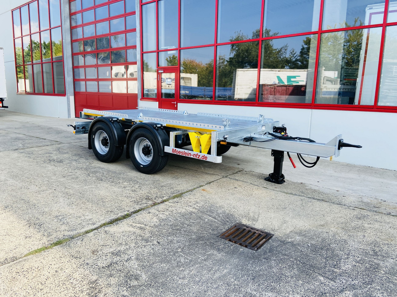 Möslein TMH 2 14 t Tandem- Absetzmuldenanhänger,geschlossenen BodenNeufahrzeug - Dropside/ Flatbed trailer: picture 2 Möslein TMH 2 14 t Tandem- Absetzmuldenanhänger,geschlossenen BodenNeufahrzeug - Dropside/ Flatbed trailer: picture 2