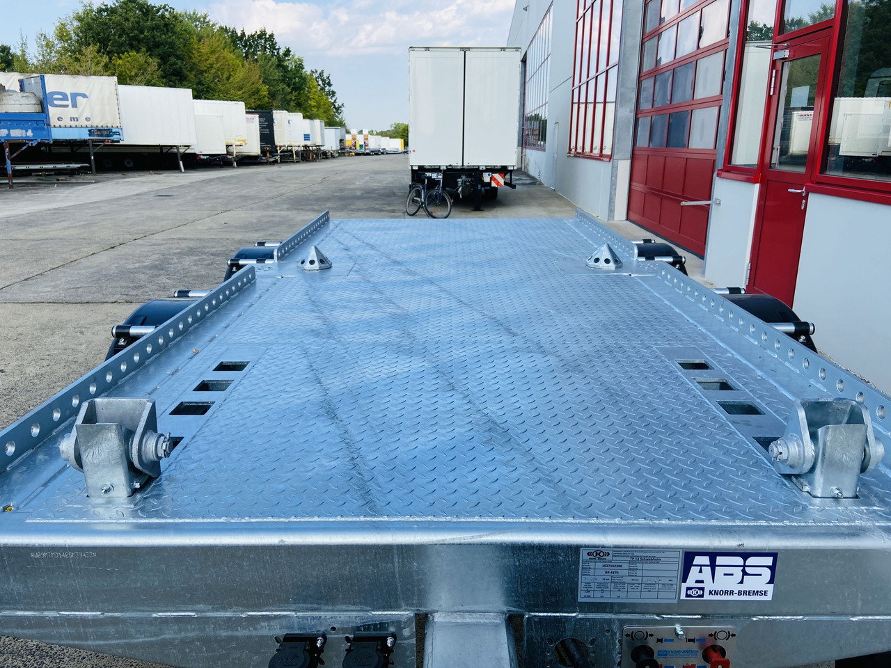 Möslein TMH 2 14 t Tandem- Absetzmuldenanhänger,geschlossenen BodenNeufahrzeug - Dropside/ Flatbed trailer: picture 5 Möslein TMH 2 14 t Tandem- Absetzmuldenanhänger,geschlossenen BodenNeufahrzeug - Dropside/ Flatbed trailer: picture 5