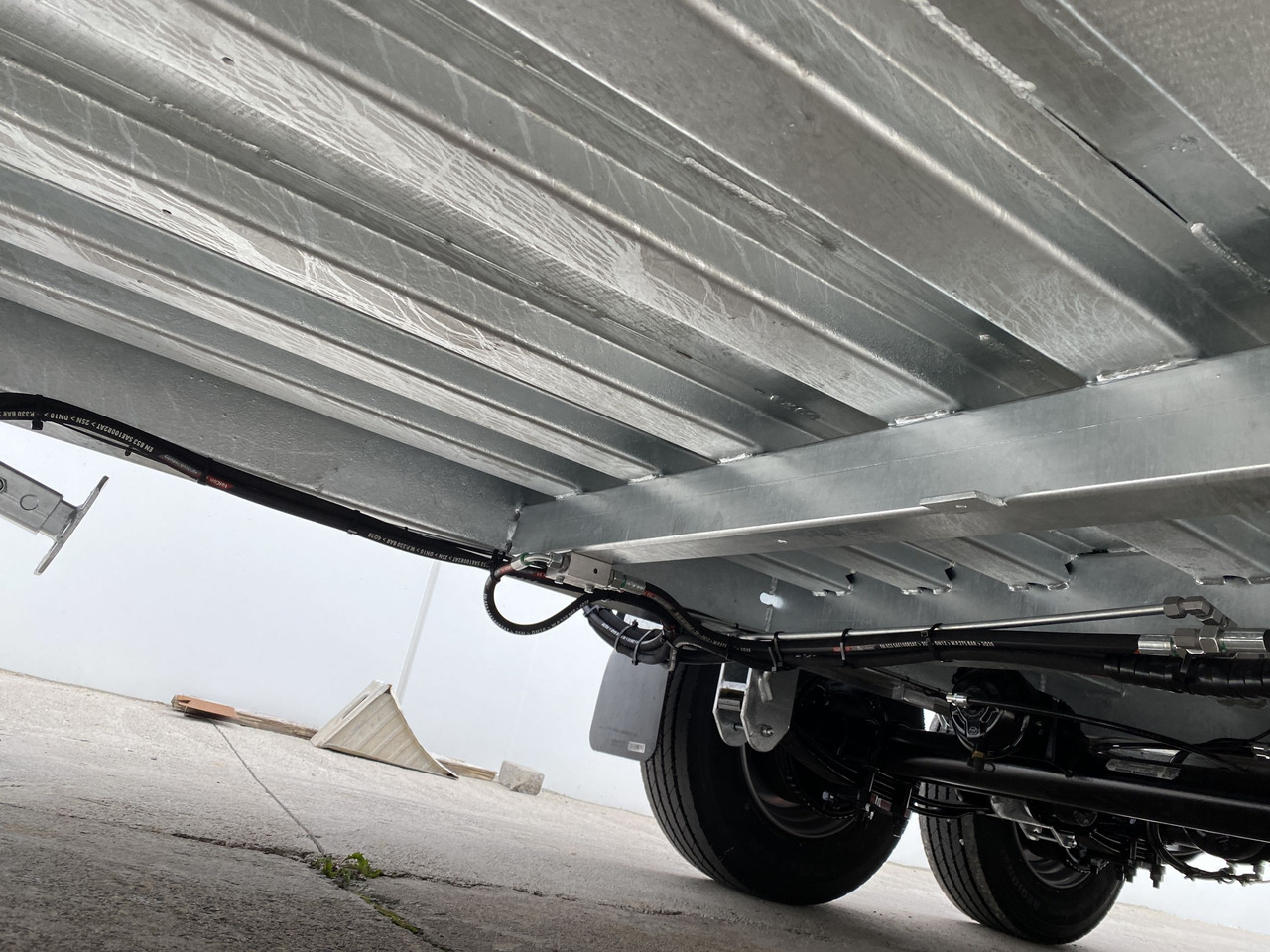 Möslein TT 11-E6x2 hydr. Rampen Tieflader für Fräsen breiten hydraulischen Rampen, Neu - Low loader trailer: picture 4 Möslein TT 11-E6x2 hydr. Rampen Tieflader für Fräsen breiten hydraulischen Rampen, Neu - Low loader trailer: picture 4