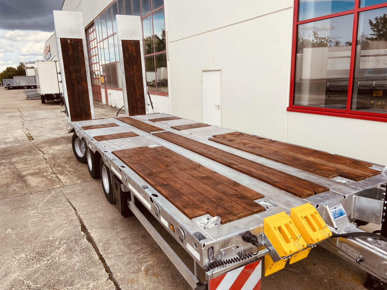 Möslein TT 31  31 t GG Tridem- Tieflader 3 Achs, gelenktNeufahrzeug - Low loader trailer: picture 4 Möslein TT 31  31 t GG Tridem- Tieflader 3 Achs, gelenktNeufahrzeug - Low loader trailer: picture 4