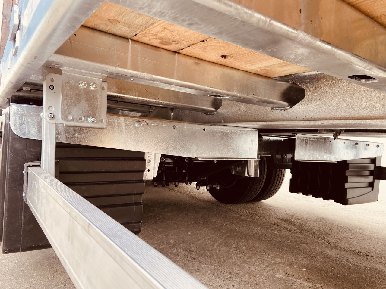 Möslein TT 31  31 t GG Tridem- Tieflader 3 Achs, gelenktNeufahrzeug - Low loader trailer: picture 2 Möslein TT 31  31 t GG Tridem- Tieflader 3 Achs, gelenktNeufahrzeug - Low loader trailer: picture 2