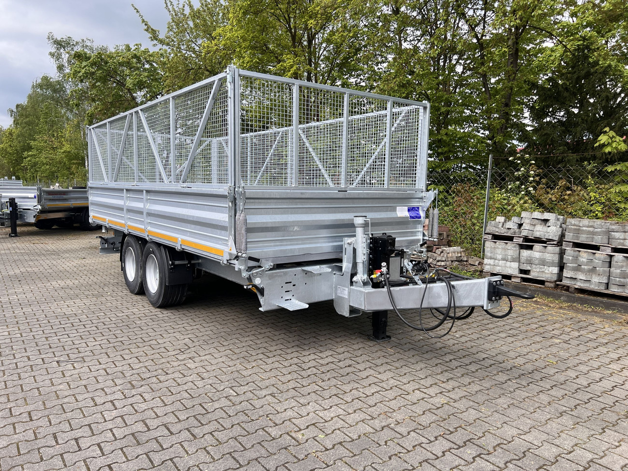 Möslein TTD 14 5,70 m 14 t Tandem- Kipper Tieflader 5,70 m lang, Breite Reifen-- Neufahrzeug -- - Tipper trailer: picture 2 Möslein TTD 14 5,70 m 14 t Tandem- Kipper Tieflader 5,70 m lang, Breite Reifen-- Neufahrzeug -- - Tipper trailer: picture 2