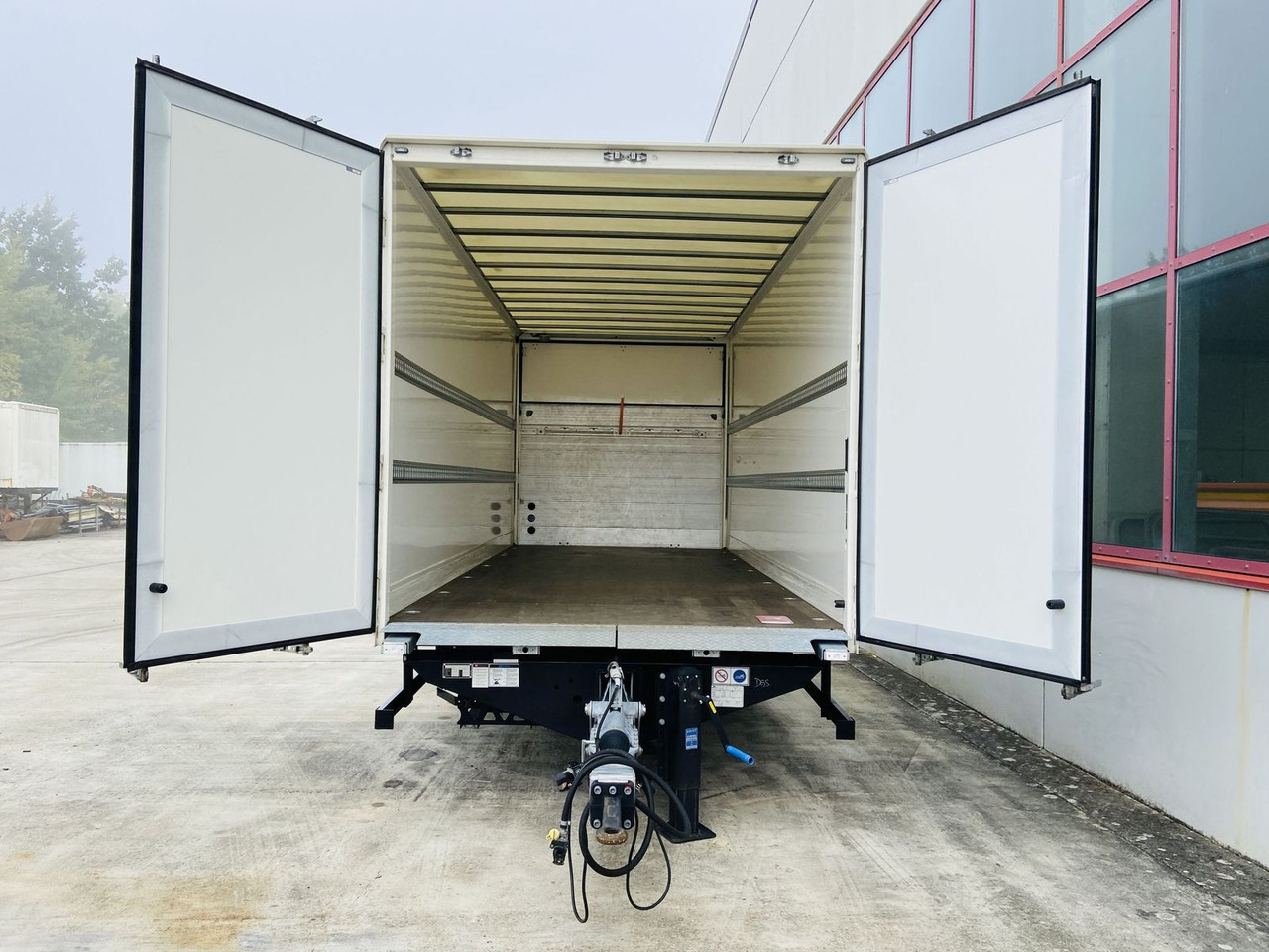 Möslein Tandem Koffer, Ladebordwand 1,5 t + Durchladbar - Closed box trailer: picture 5 Möslein Tandem Koffer, Ladebordwand 1,5 t + Durchladbar - Closed box trailer: picture 5