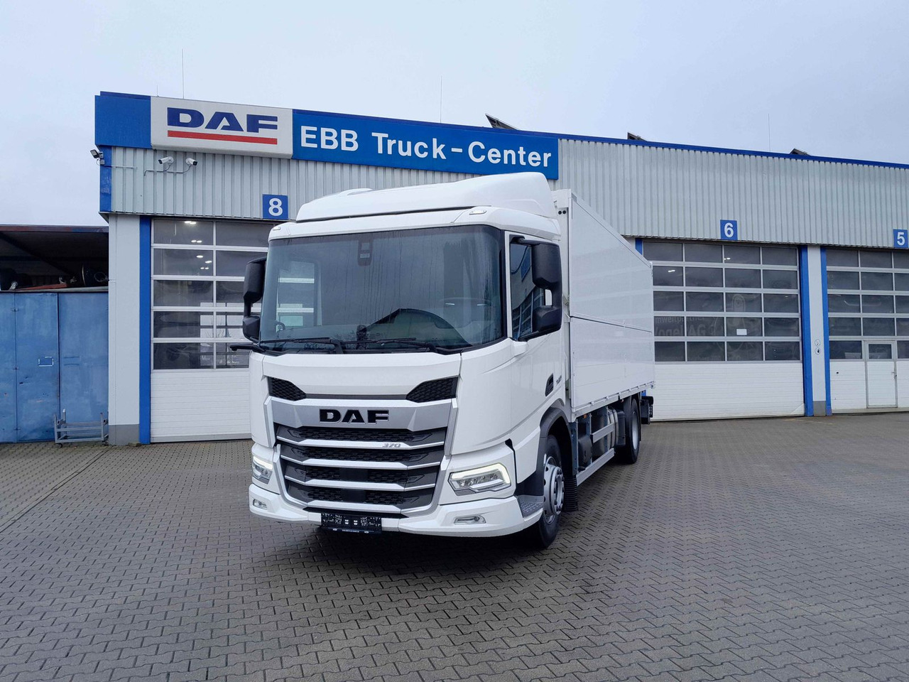 DAF XD 370 Fahrgestell DAF XD 370 Fa Swing-Board-Aufbau - Cab chassis truck: picture 4 DAF XD 370 Fahrgestell DAF XD 370 Fa Swing-Board-Aufbau - Cab chassis truck: picture 4